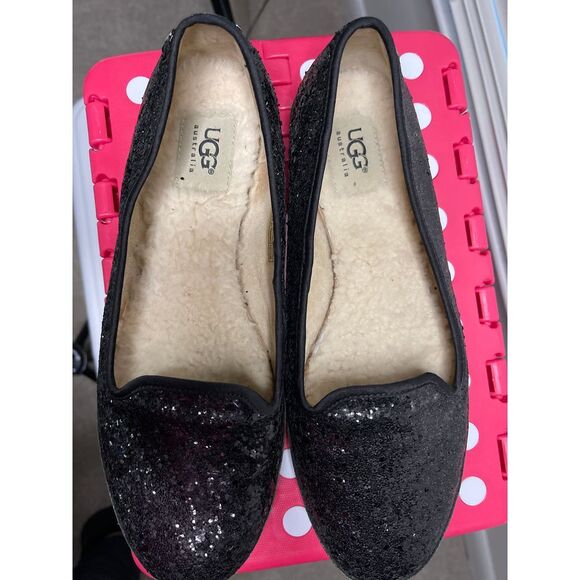 UGG black slip on shoes - Picture 7 of 10